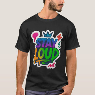 大きなグラフィティネオンのアートワークを残す Tシャツ