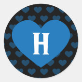 大きなコバルトブルーのハートと黒の背景 ラウンドシール (正面)