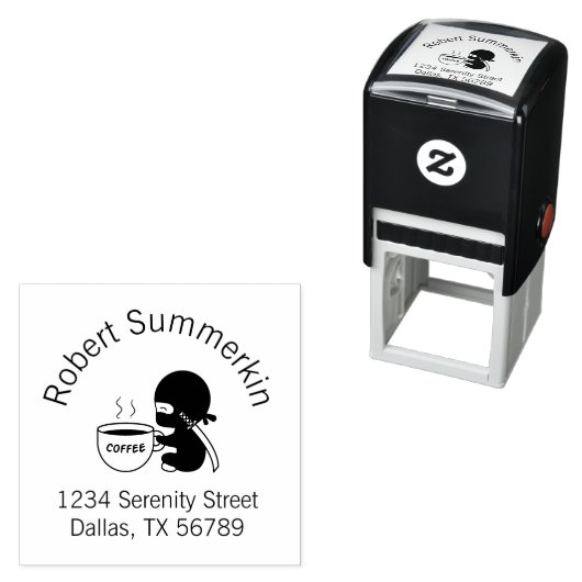 大きなコーヒーマグのアーチアドレスを持つ小さな忍者 セルフインキングスタンプ (インサイチュ)