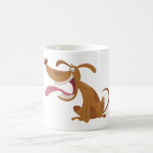 大きなスマイルと舌を出す漫画の犬 コーヒーマグカップ (中央)