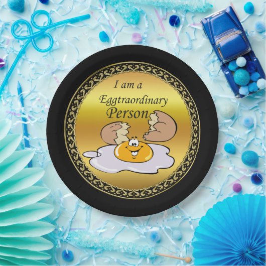 大きなスマイルを持つ漫画キャラクターの揚げ卵 ペーパープレート (パーティー)