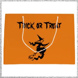 大きなトリックまたはトリート飛んでいるウィッチ抱き枕 ラージペーパーバッグ