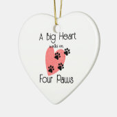 大きなハートが4つの足で歩く – かわいいペット好き セラミックオーナメント (左)