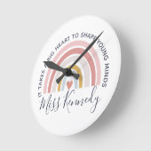 大きなハートで若者の心を形作る先生 ラウンド壁時計 (傾斜)