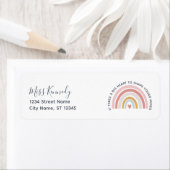 大きなハートで若者の心を形作る先生 ラベル (インサイチュ)