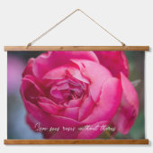大きなピンクのバラ 吊り下げ型タペストリー (正面)