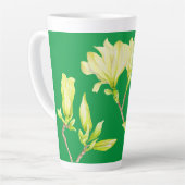 大きなマグカップに黄色のマグノリアス カフェラテマグ (左アングル)