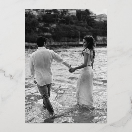 大きなモダン日付の写真その日付を保存 箔招待状 (裏面)