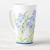 大きなラテマグカップに氷のような青いパンジー カフェラテマグ (左アングル)