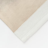 大きなリボンを飛び越えるサーカスのパフォーマー フリースブランケット (角)