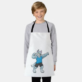 大きな上腕を持つボディビルダーとしてのウルフ エプロン (着用した状態)