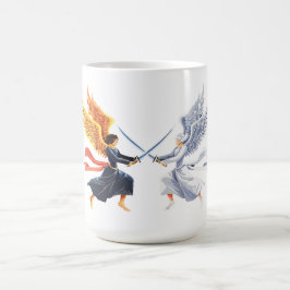 大きな剣を持った翼を開いた二人の天使 コーヒーマグカップ