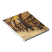 大きな古い木製の樽を持つワインセラーワイナリー ノートパッド (アングル)