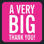 大きな四角いネオンピンク感謝していキミのシールとシール スクエアシール<br><div class="desc">大きな四角いネオンピンク感謝していクのシール。大きな文字のモダンタイポグラフィを持つ四角いシールのことわざ感謝してい。結婚式のパーティーの好意、誕生日、ブライダルシャワー、赤ちゃんシャワーなどの可愛いデザイン。ゲスト、感謝してい友人、家族、従業員、同僚、コーチなどに最適また、トレンディー封筒用シール/シーラーまたはギフトラベルとして便利。</div>