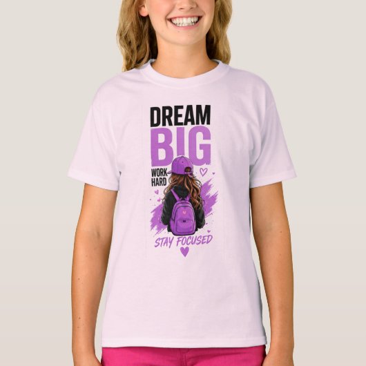 💜 大きな夢を叶えるために集中しよう 学校のモチベーション 💜 Tシャツ (正面)