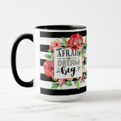 大きな夢を怖がらない – 赤いバラの引用文ギフト マグカップ (左)