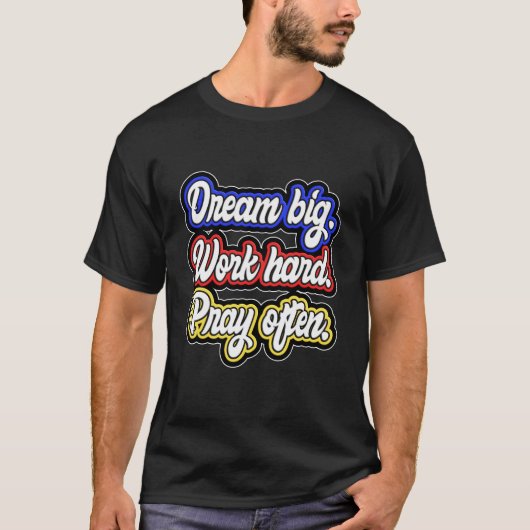 大きな夢を抱けば、努力も祈りも報われる。 Tシャツ (正面)