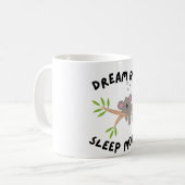 大きな夢を 大きく眠れ かわいいコアラの枝でのお昼寝 コーヒーマグカップ (正面左)