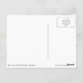 大きな岩オンサルデーニャビーチ白い文字はがき ポストカード (裏面)