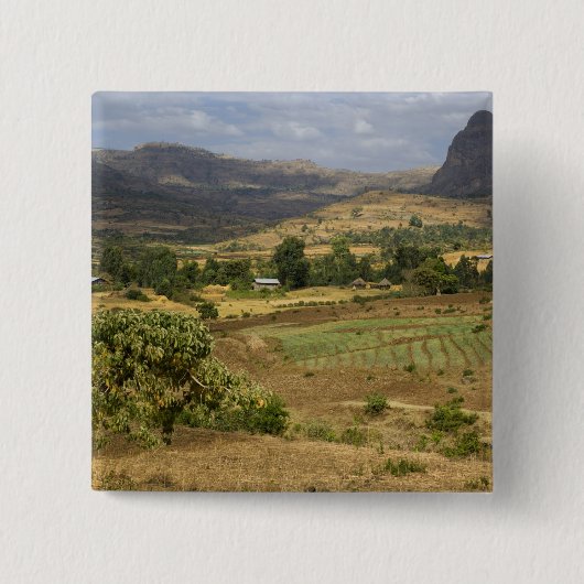 大きな岩山の大景 缶バッジ (正面)