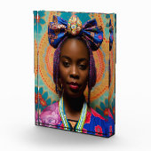 大きな弓とメダリオンを持つアフリカの女性 フォトブロック (右)