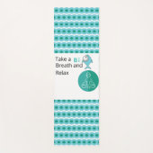 大きな息を吸いヨガマリラックスットを敷く ヨガマット (正面)