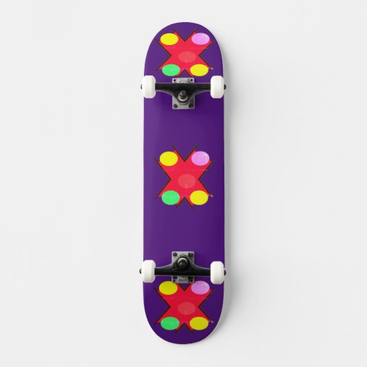 大きな明るいアートドットが紫色の深いに輝く スケートボード (正面)