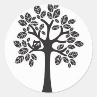 大きな木に生える小さなフクロウ ラウンドシール