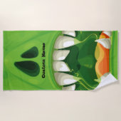 大きな歯を持つ緑の怪物 ビーチタオル (正面)