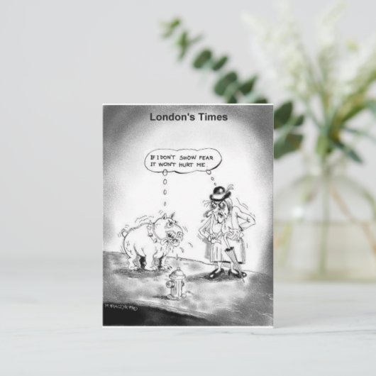 大きな犬の漫画のギフトとおもしろいティーを怖がらせる方法 ポストカード (スタンド正面)