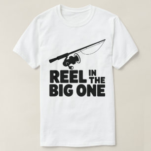 大きな獲物を釣り上げろ フィッシングロッドのシルエット Tシャツ