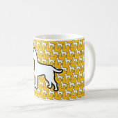 大きな白い犬の黄色 コーヒーマグカップ (正面右)