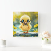 大きな目が岩に立つかわいいフワフワの雛 スクエア壁時計 (ホーム)