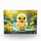 大きな目が岩に立つかわいいフワフワの雛 フォトブロック (正面)