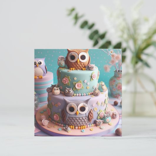 大きな目のフクロウをテーマにしたお誕生日ケーキ 招待状 (スタンド正面)