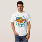 大きな目を持つ魚 Tシャツ (正面フル)
