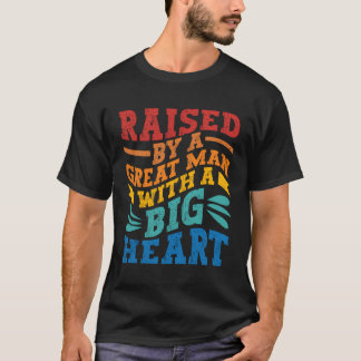 大きな素晴らしハートレトロの男性に育てられる Tシャツ