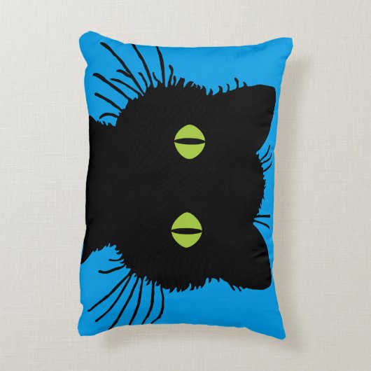 大きな緑の目を持つ好奇心に満ちた黒猫 アクセントクッション (裏面(縦))