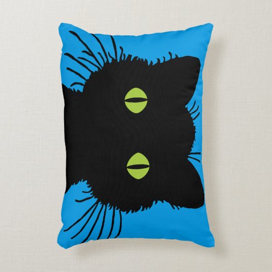 大きな緑の目を持つ好奇心に満ちた黒猫 アクセントクッション (正面(垂直))