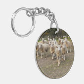 大きな羊毛の羊が行進していた キーホルダー (正面左)