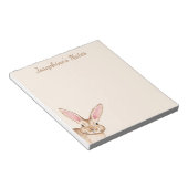 大きな耳が特徴の茶色の水彩うさぎ イースター ノートパッド (アングル)