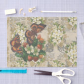 大きな蝶とイチゴ 薄葉紙 (クラフト)