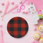 大きな赤と黒のチェック柄のビッグスクエア バッファロープレイド ペーパープレート (パーティー)