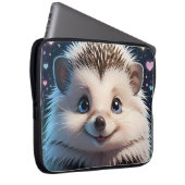 大きな青い目をした可愛いハリネズミ ラップトップスリーブ (正面右)