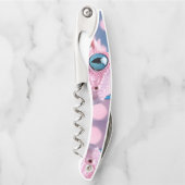 大きな青い目をした、かわいい小さなピンクのトカゲ ソムリエナイフ (正面)