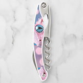 大きな青い目をした、かわいい小さなピンクのトカゲ ソムリエナイフ (裏面)