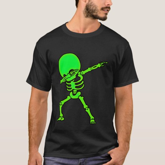 大きな頭の骨格のネオンの光を吸いおもしろい込む Tシャツ (正面)