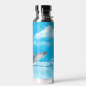 大きな魚が水から出る ウォーターボトル (左面)