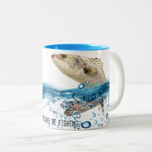 大きな魚が水から飛び出す ツートーンマグカップ (正面右)