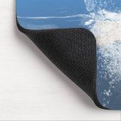 大きな魚が水から飛び出す マウスパッド (コーナー)